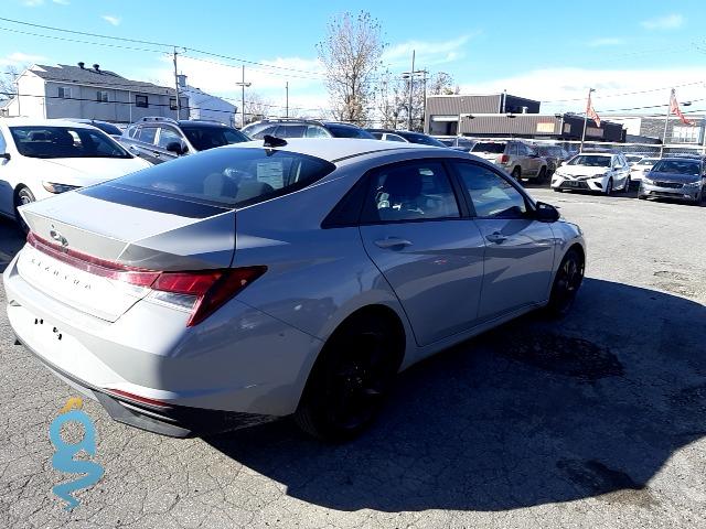 Hyundai Elantra 2.0 Blue