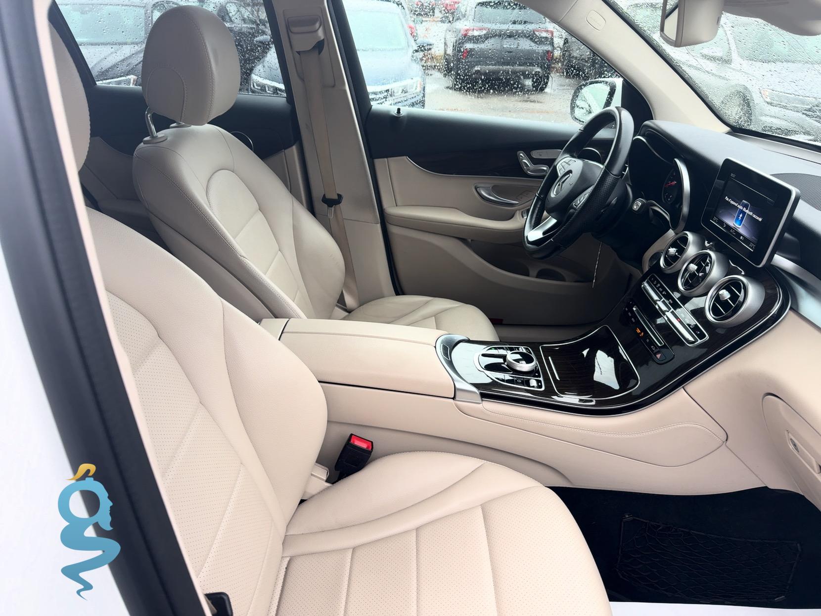 Mercedes-Benz GLC 300 2.0 Base-4M