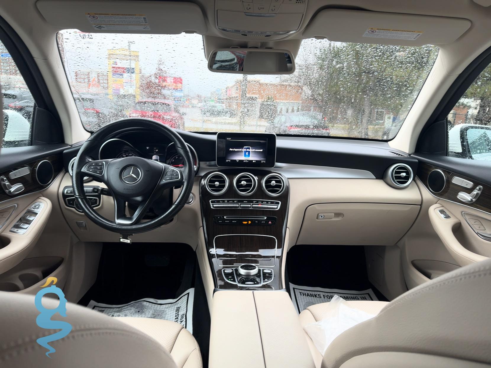 Mercedes-Benz GLC 300 2.0 Base-4M