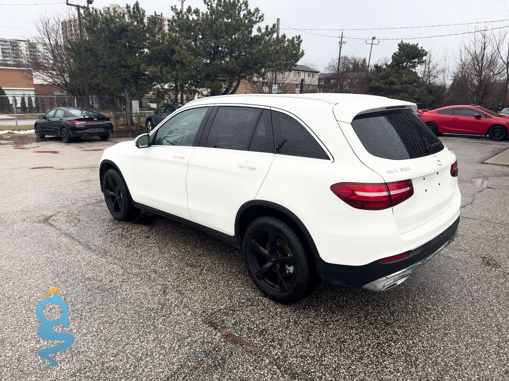 Mercedes-Benz GLC 300 2.0 Base-4M