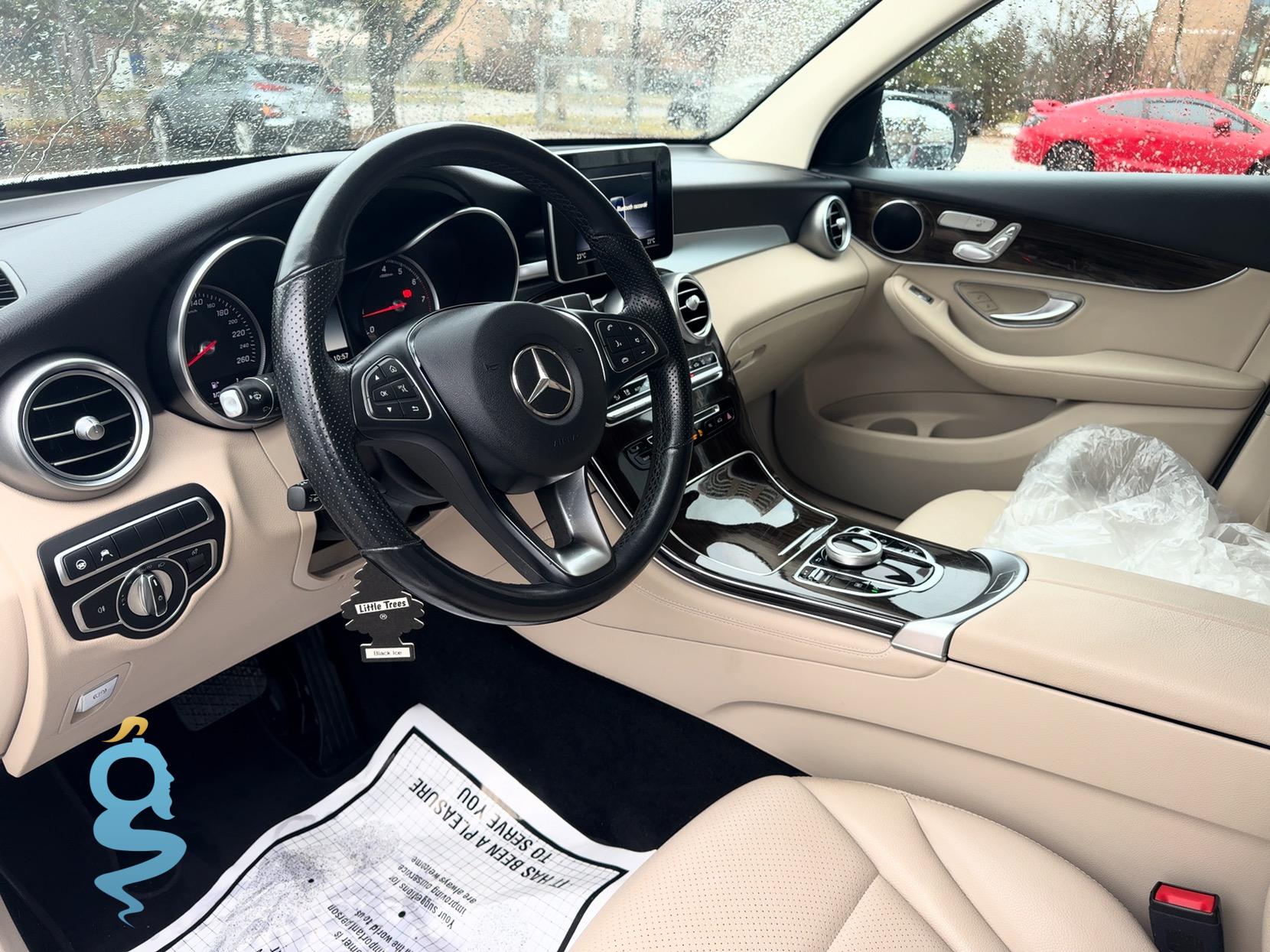 Mercedes-Benz GLC 300 2.0 Base-4M