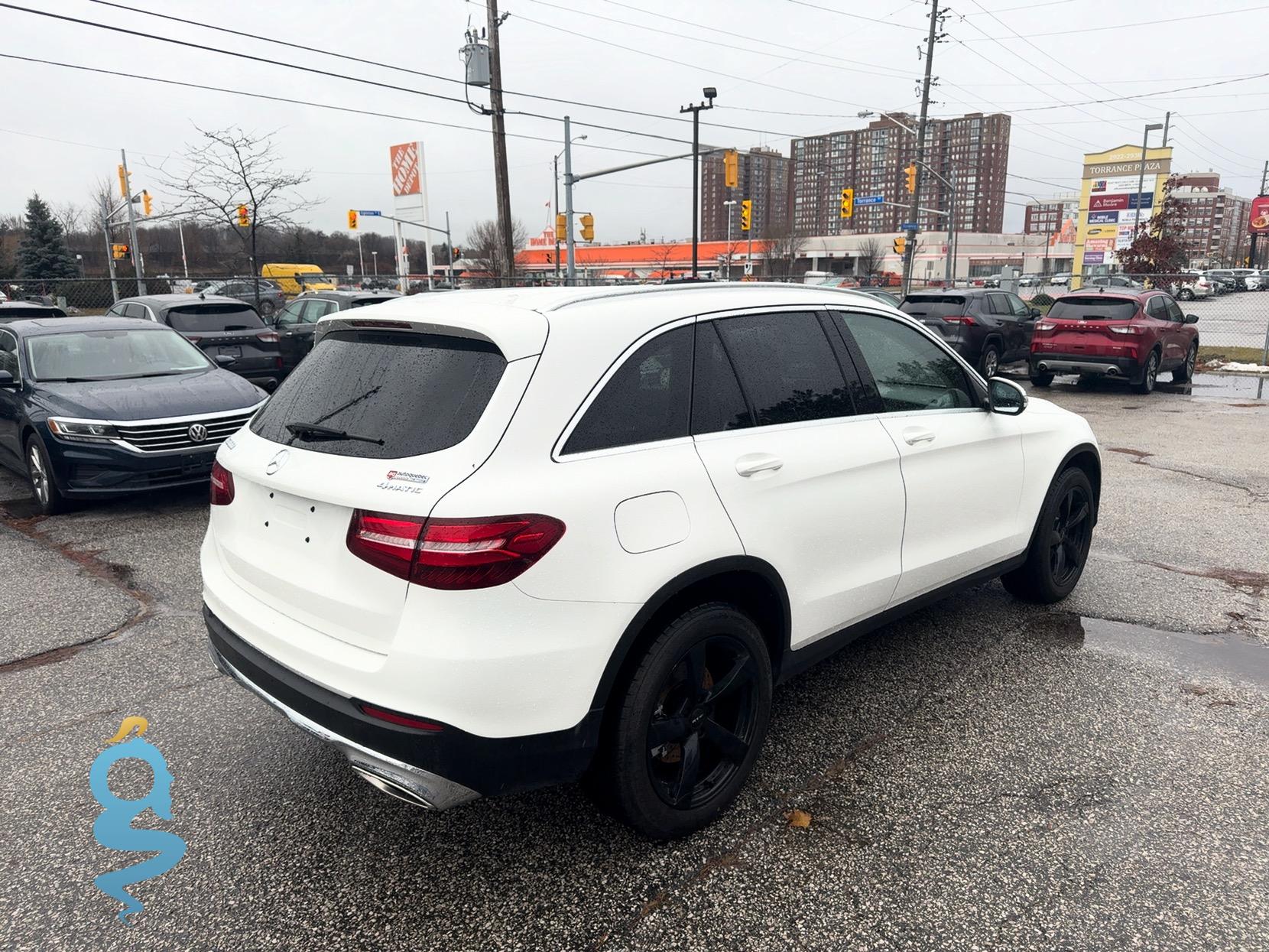 Mercedes-Benz GLC 300 2.0 Base-4M