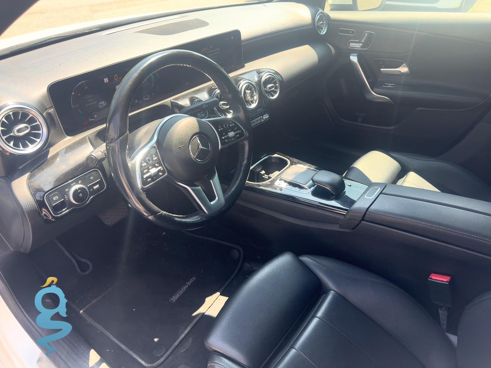 Mercedes-Benz A 220