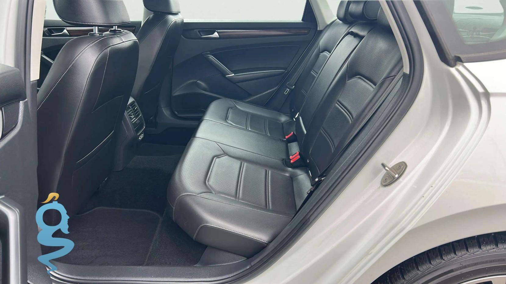 Volkswagen Passat 2.0 Limited Edition Sedan