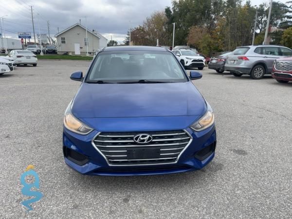 Hyundai Accent 1.6 SE and SEL