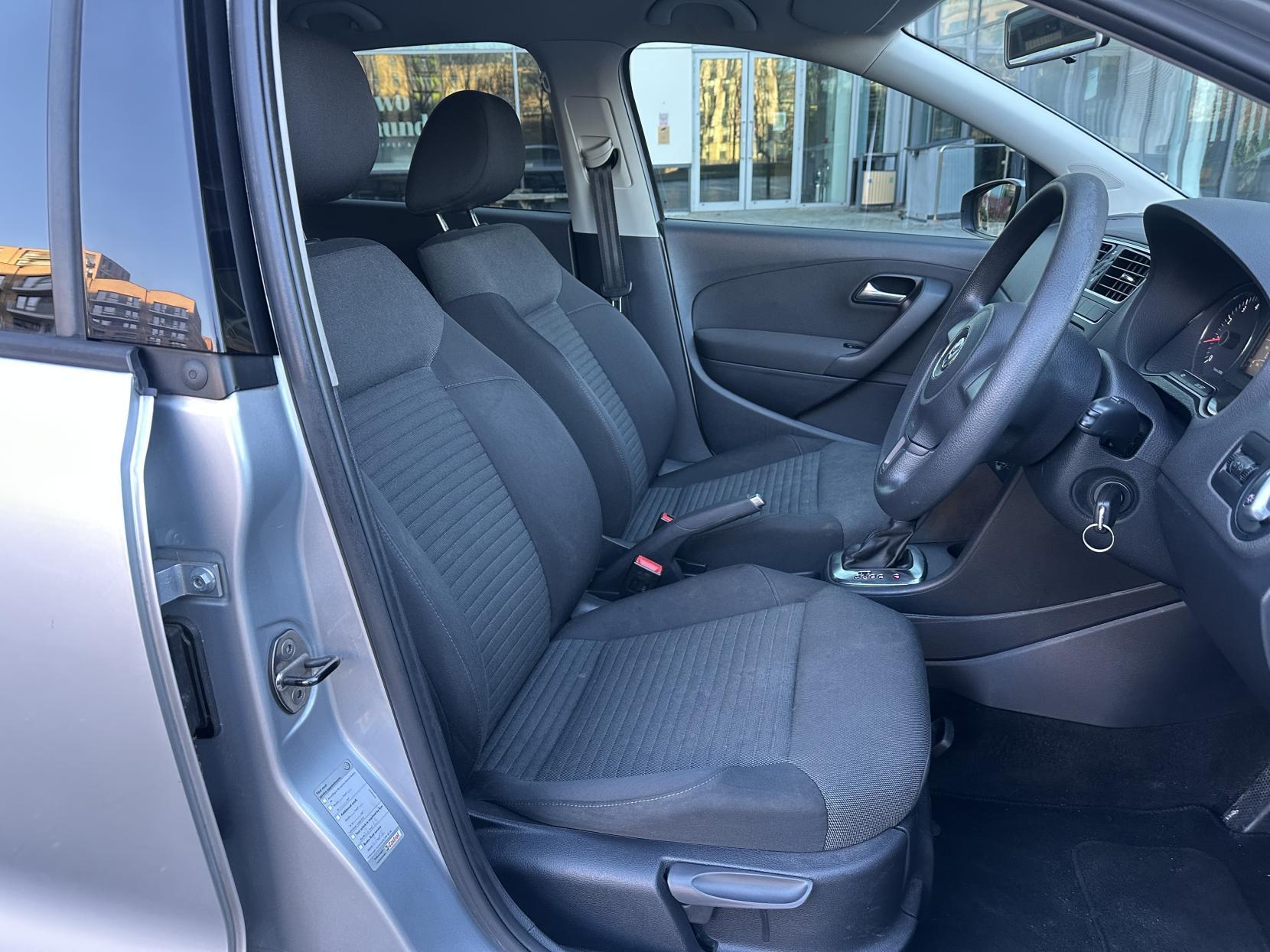 VOLKSWAGEN POLO 1.4 MATCH HATCHBACK 5DR PETROL DSG EURO 5 85 PS 6,350 148.66... image 36