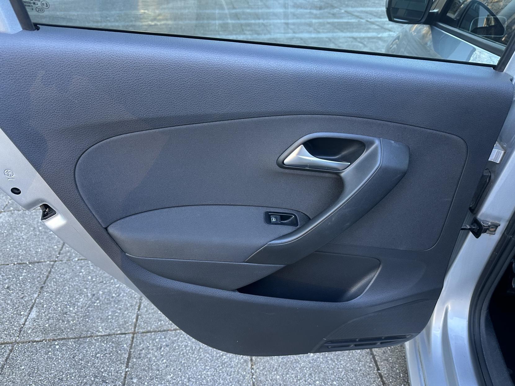 VOLKSWAGEN POLO 1.4 MATCH HATCHBACK 5DR PETROL DSG EURO 5 85 PS 6,350 148.66... image 18