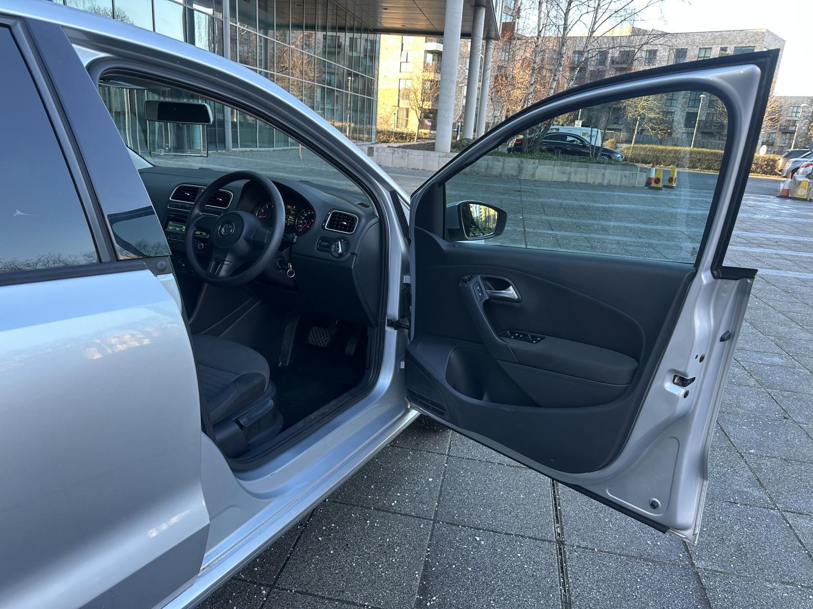 VOLKSWAGEN POLO 1.4 MATCH HATCHBACK 5DR PETROL DSG EURO 5 85 PS 6,350 148.66... image 31