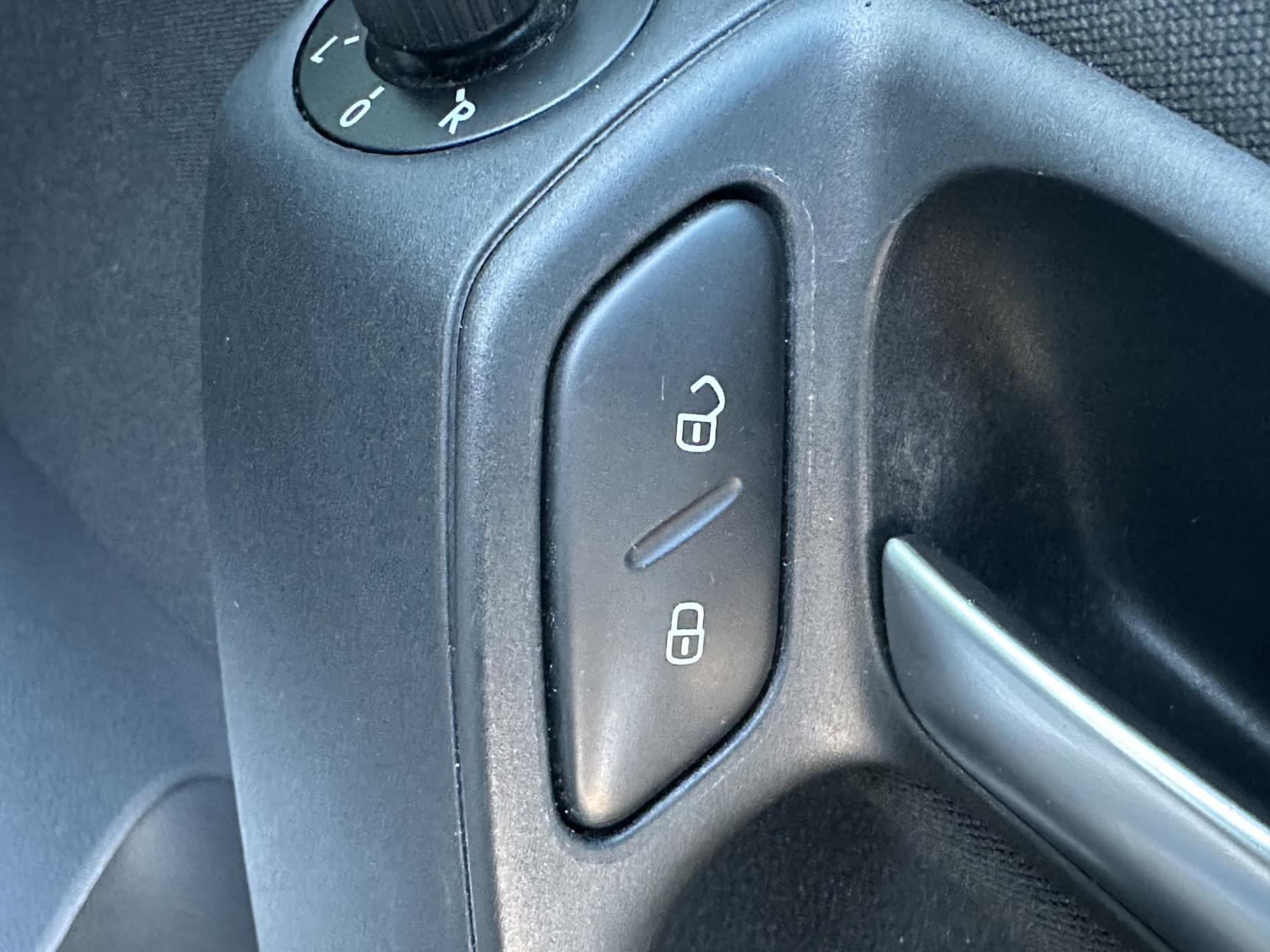 VOLKSWAGEN POLO 1.4 MATCH HATCHBACK 5DR PETROL DSG EURO 5 85 PS 6,350 148.66... image 47