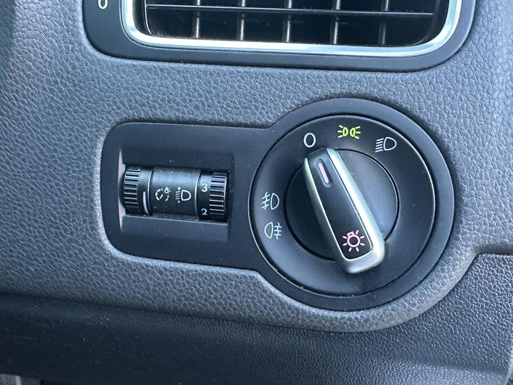 VOLKSWAGEN POLO 1.4 MATCH HATCHBACK 5DR PETROL DSG EURO 5 85 PS 6,350 148.66... image 52