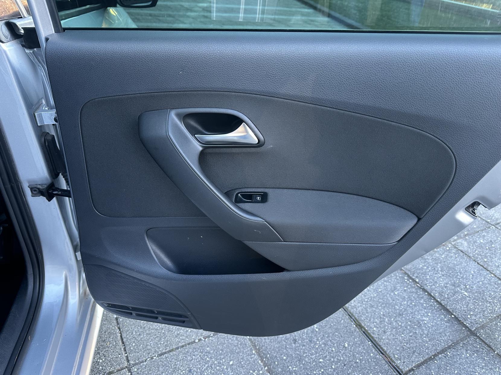 VOLKSWAGEN POLO 1.4 MATCH HATCHBACK 5DR PETROL DSG EURO 5 85 PS 6,350 148.66... image 27