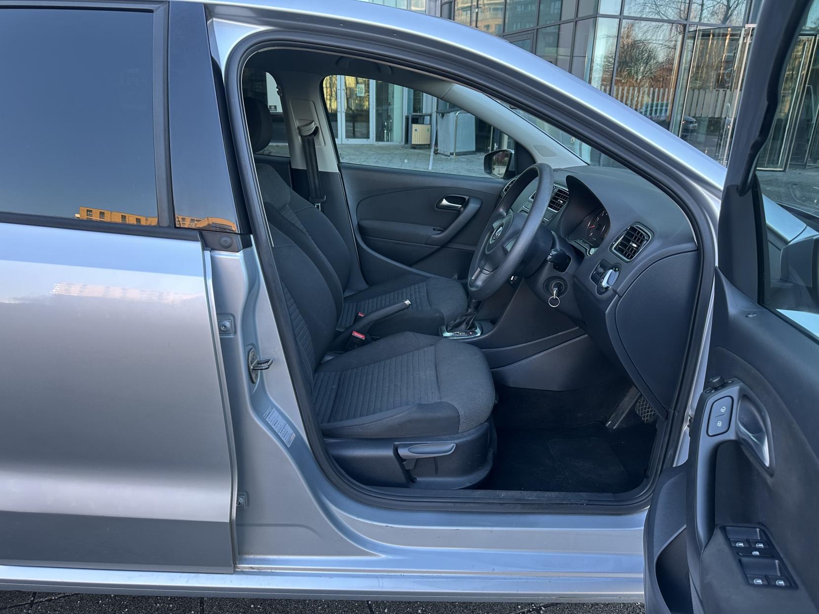 VOLKSWAGEN POLO 1.4 MATCH HATCHBACK 5DR PETROL DSG EURO 5 85 PS 6,350 148.66... image 34