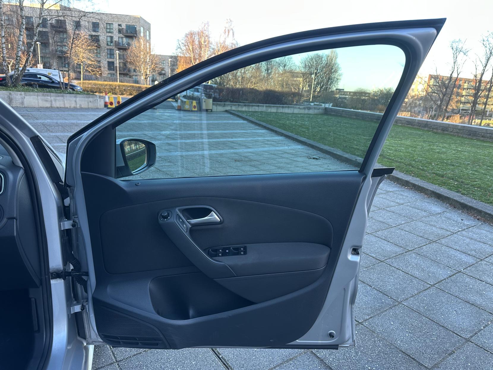 VOLKSWAGEN POLO 1.4 MATCH HATCHBACK 5DR PETROL DSG EURO 5 85 PS 6,350 148.66... image 32