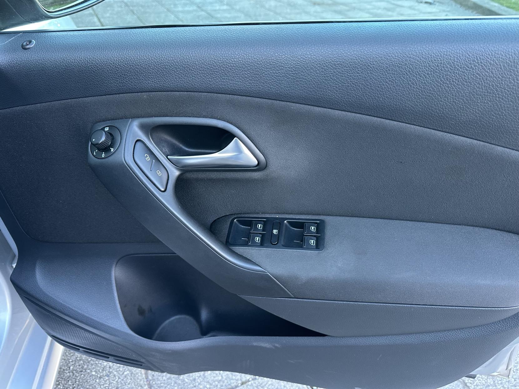 VOLKSWAGEN POLO 1.4 MATCH HATCHBACK 5DR PETROL DSG EURO 5 85 PS 6,350 148.66... image 33