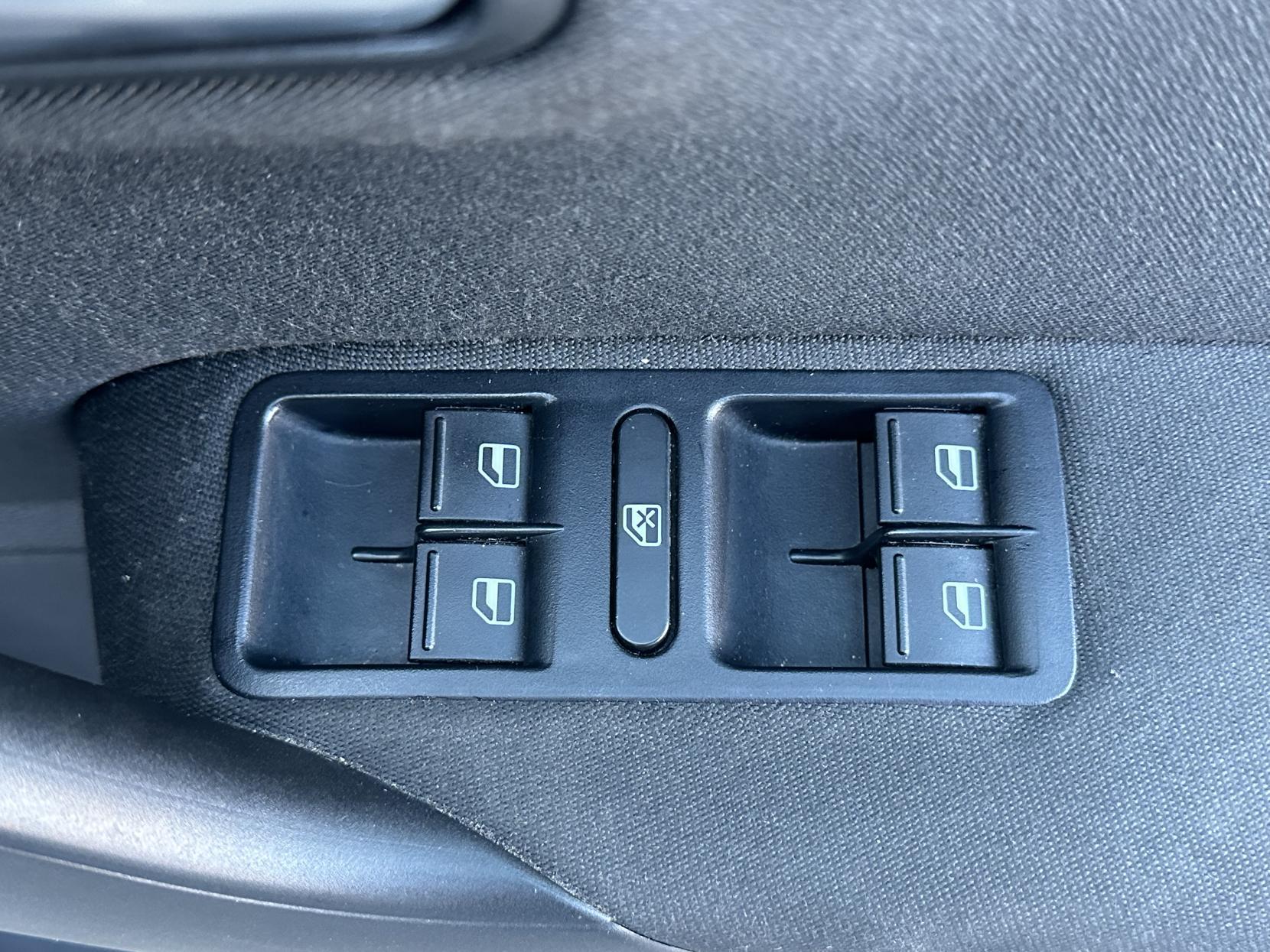 VOLKSWAGEN POLO 1.4 MATCH HATCHBACK 5DR PETROL DSG EURO 5 85 PS 6,350 148.66... image 45