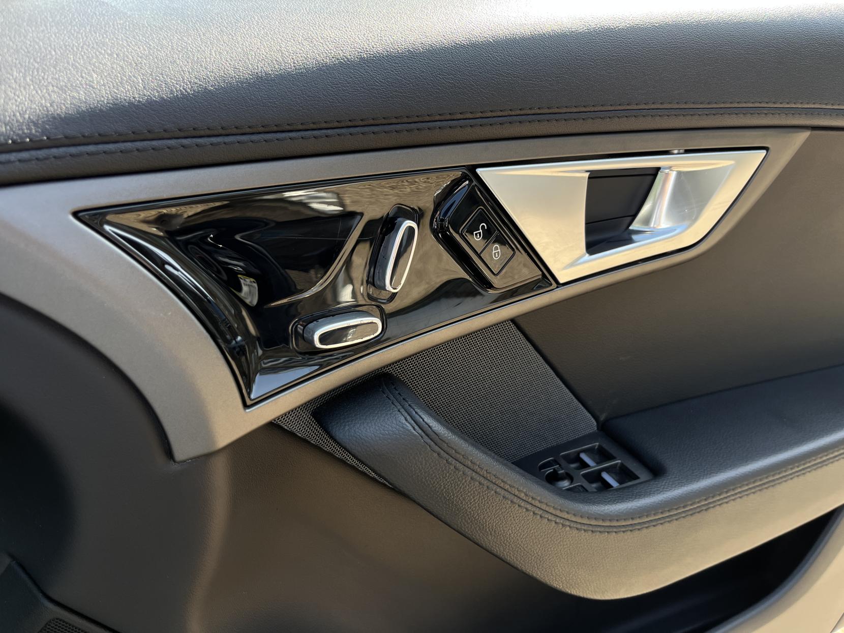 Jaguar F-Type 3.0 V6 Convertible 2dr Petrol Auto Euro 5 (s/s) (340 ps)