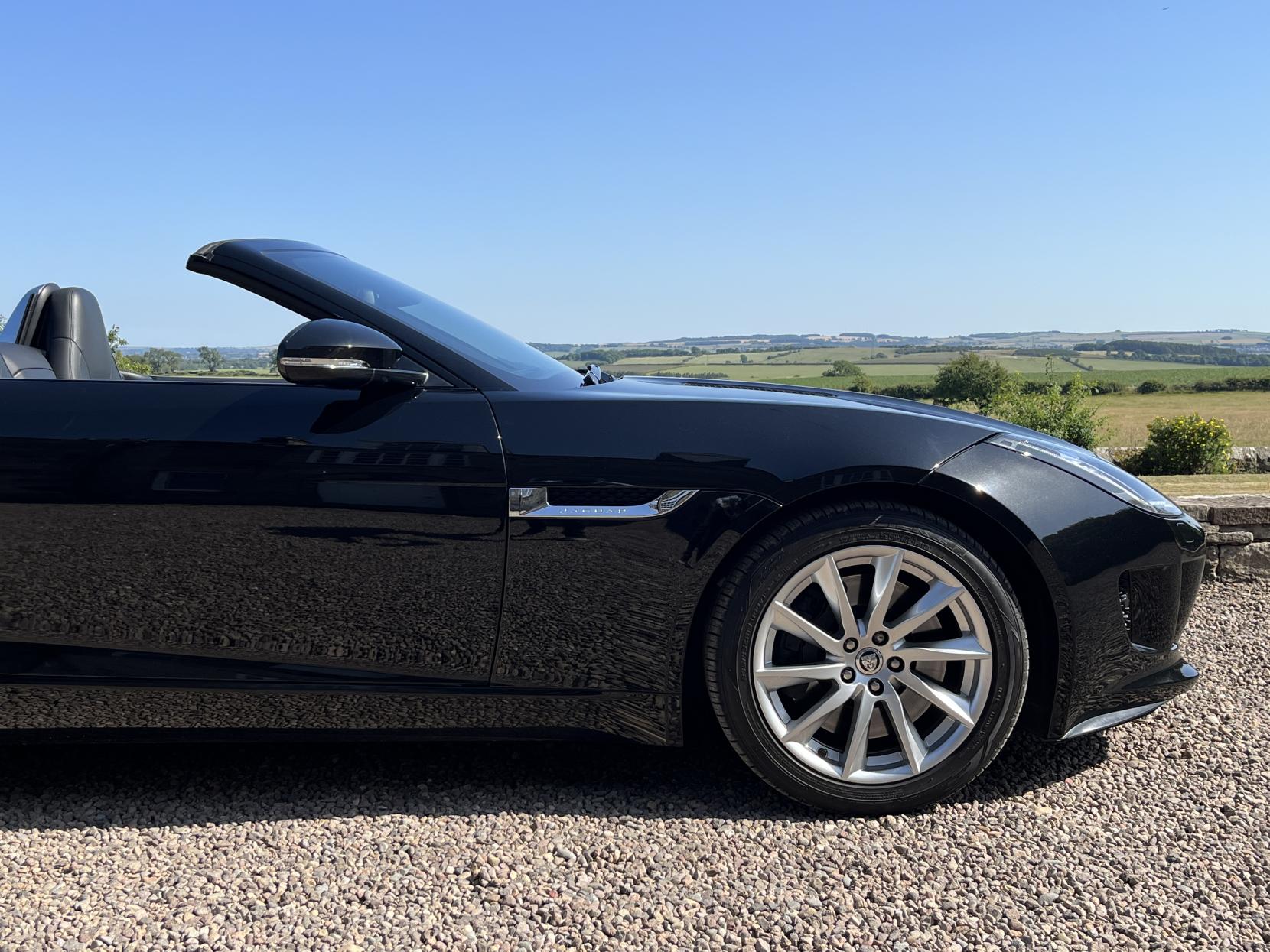 Jaguar F-Type 3.0 V6 Convertible 2dr Petrol Auto Euro 5 (s/s) (340 ps)