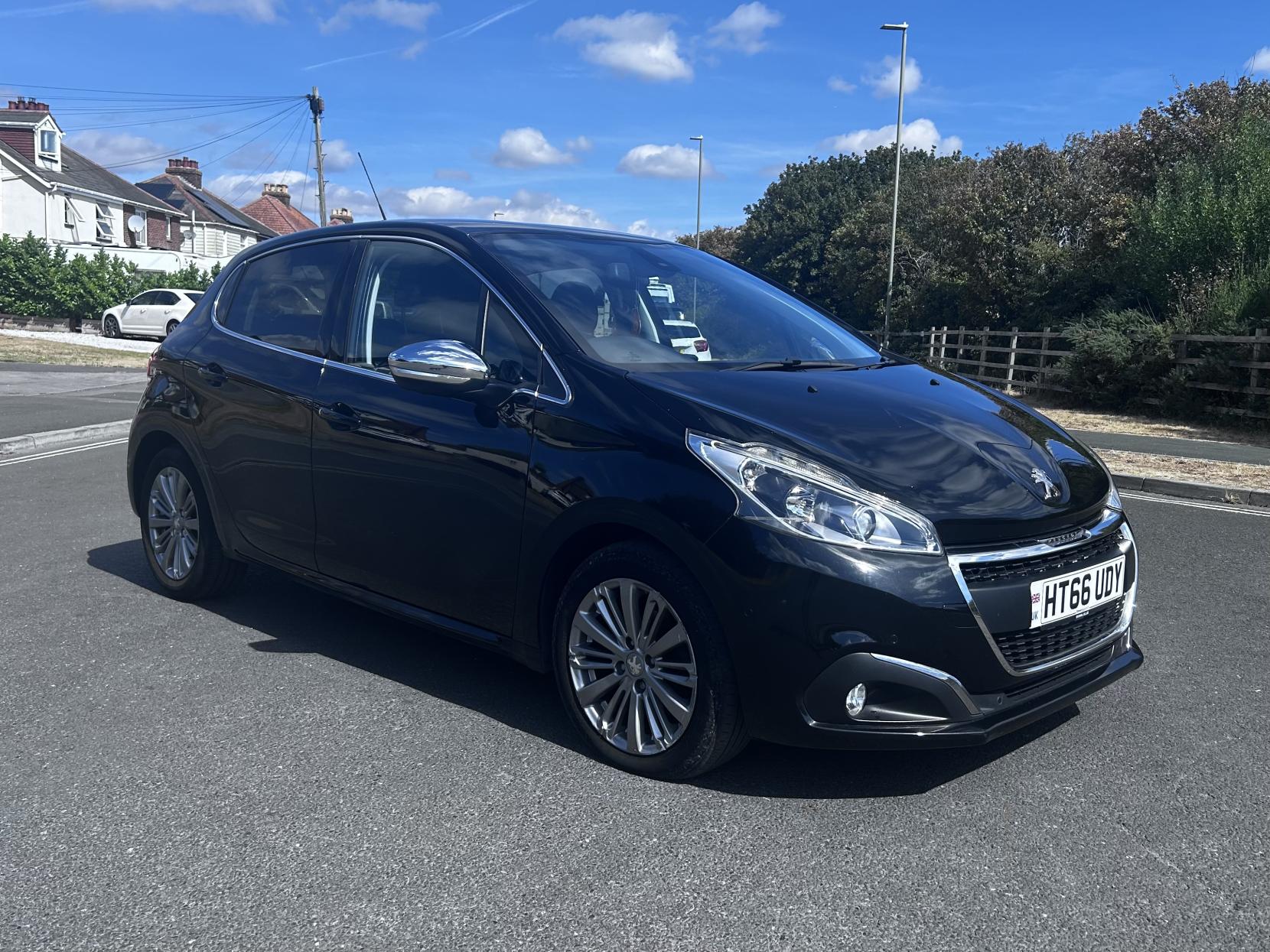 2017 Peugeot 208 1.2 PureTech Allure Hatchback 5dr Petrol Manual Euro 6 (s/s) (110 ps)