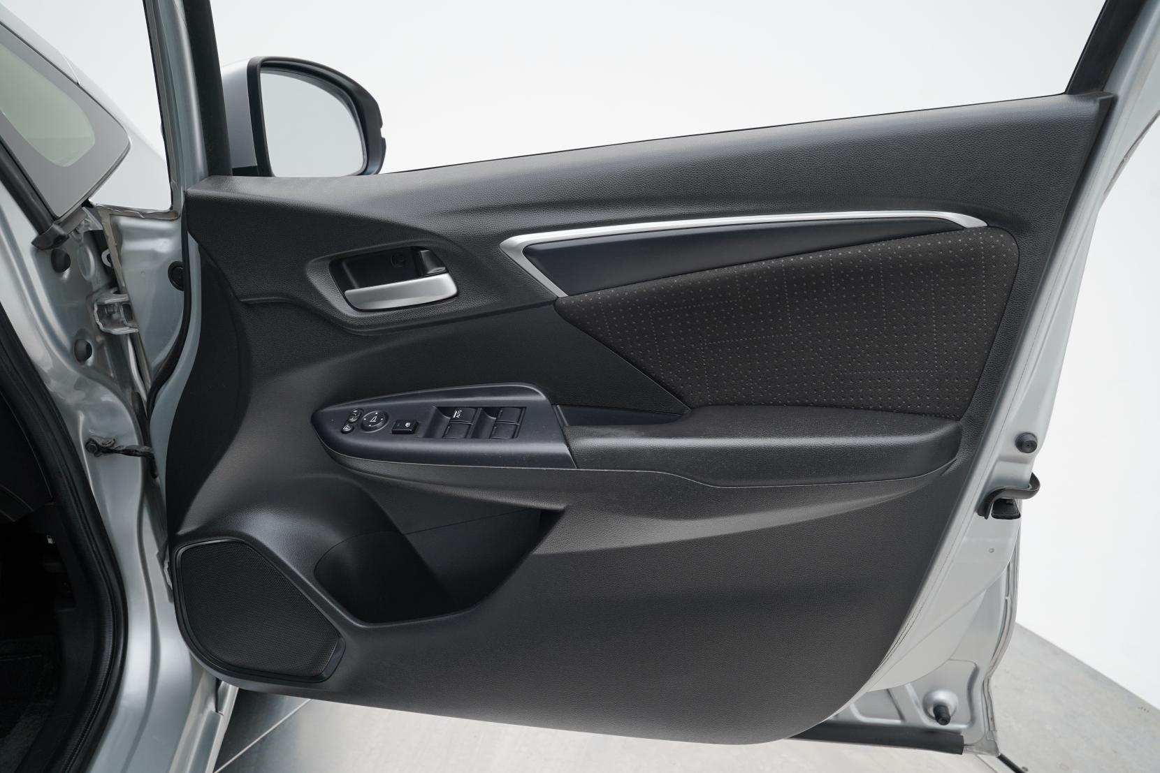 Honda Fit 1.5 HYBRID F PACKAGE