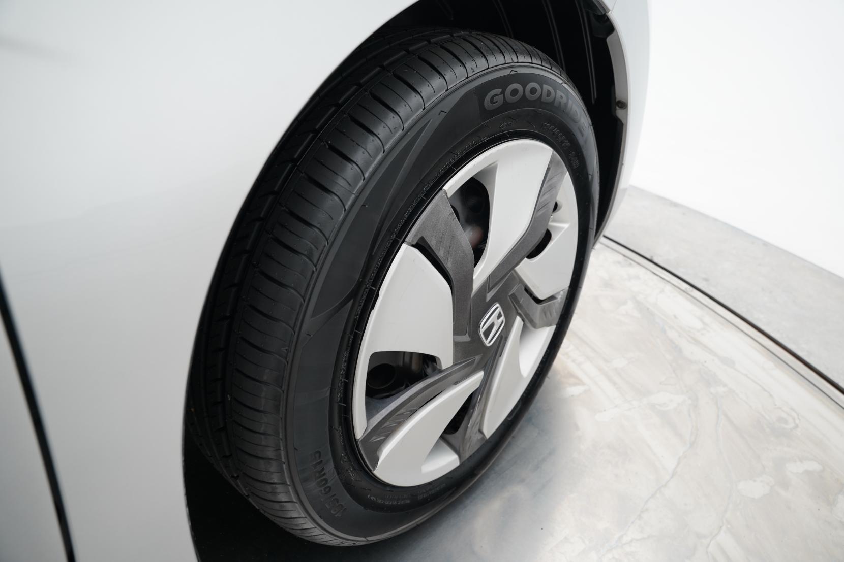 Honda Fit 1.5 HYBRID F PACKAGE