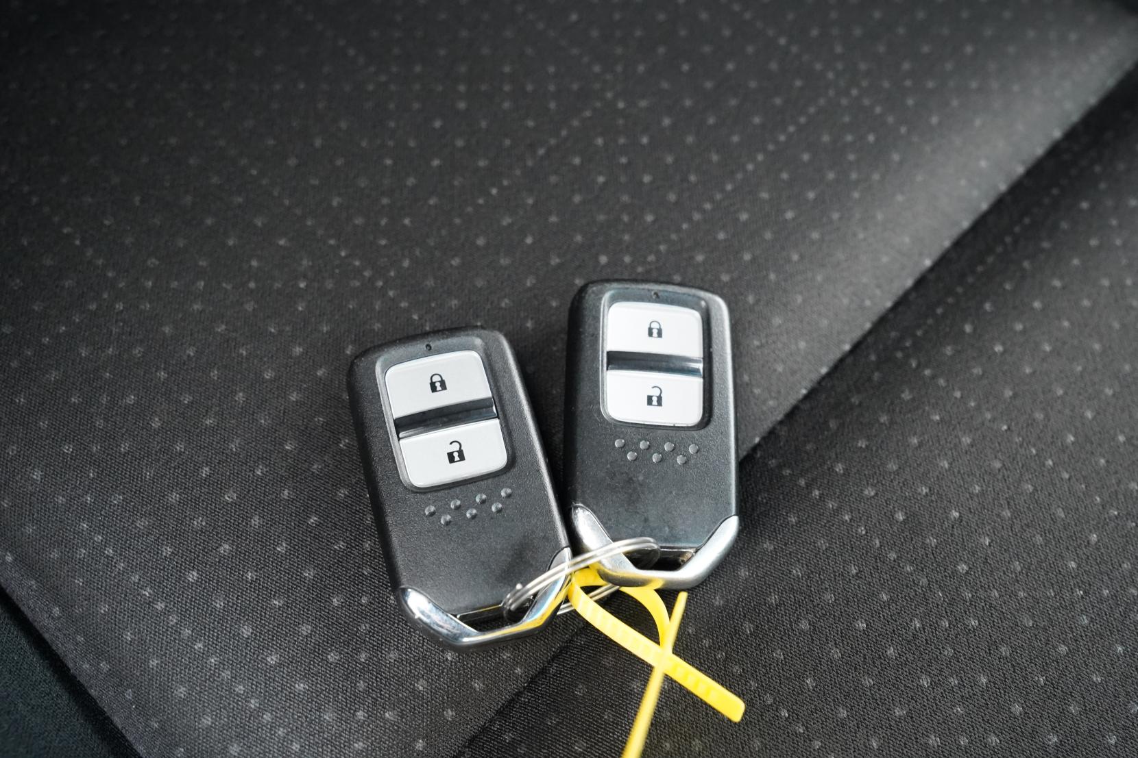 Honda Fit 1.5 HYBRID F PACKAGE