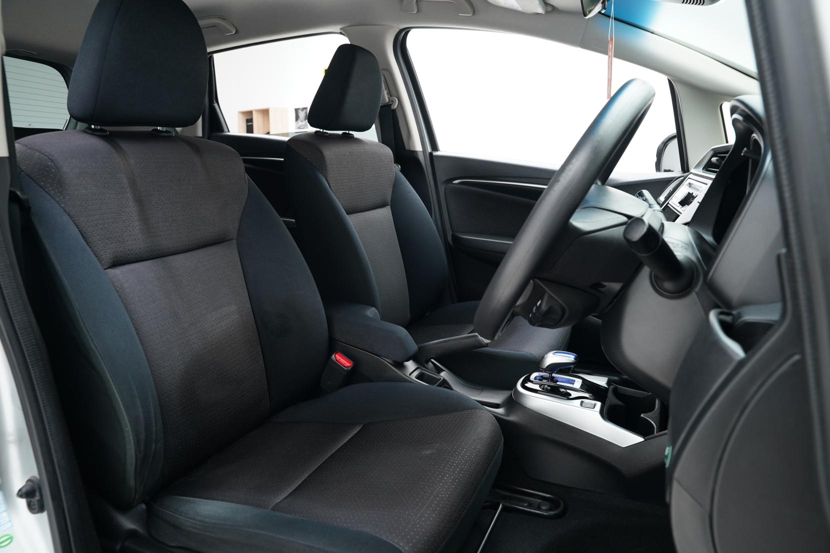 Honda Fit 1.5 HYBRID F PACKAGE