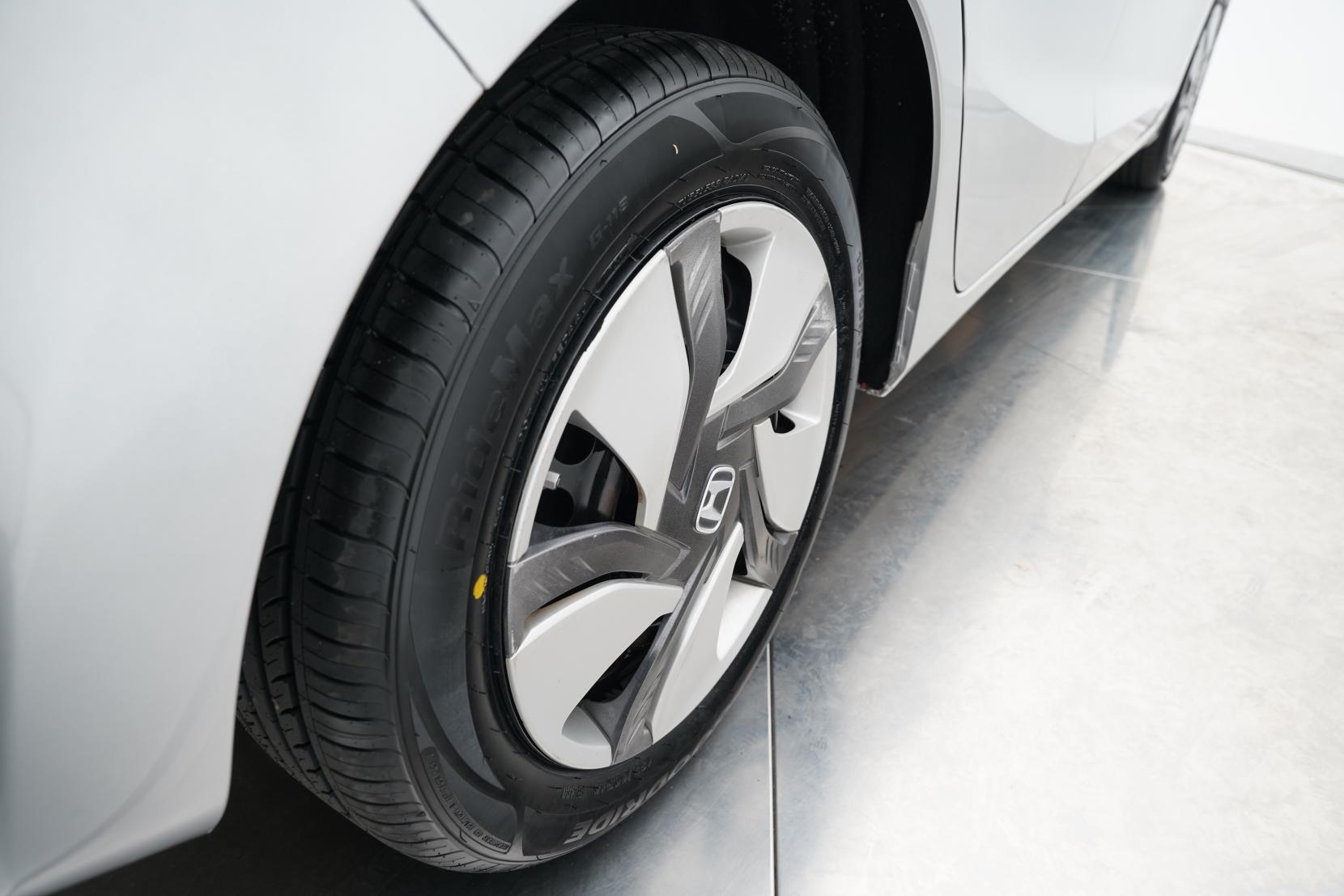 Honda Fit 1.5 HYBRID F PACKAGE