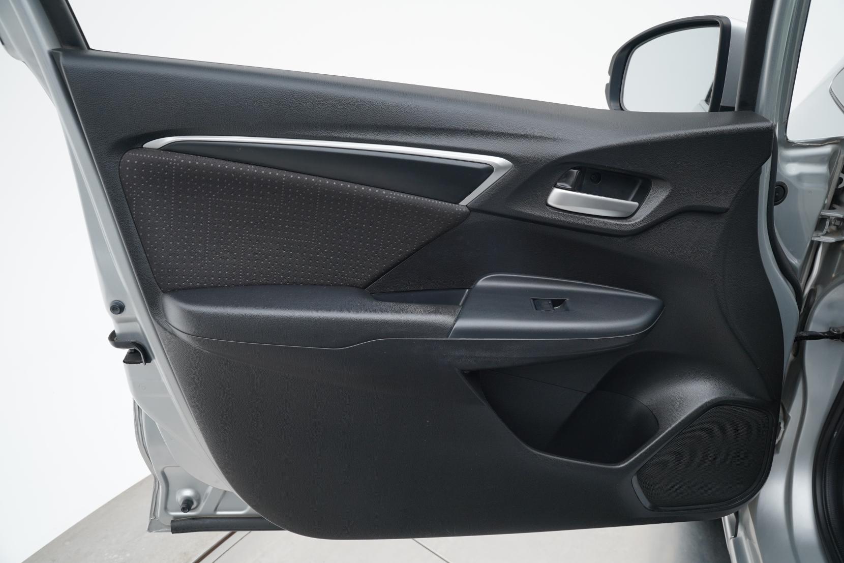 Honda Fit 1.5 HYBRID F PACKAGE