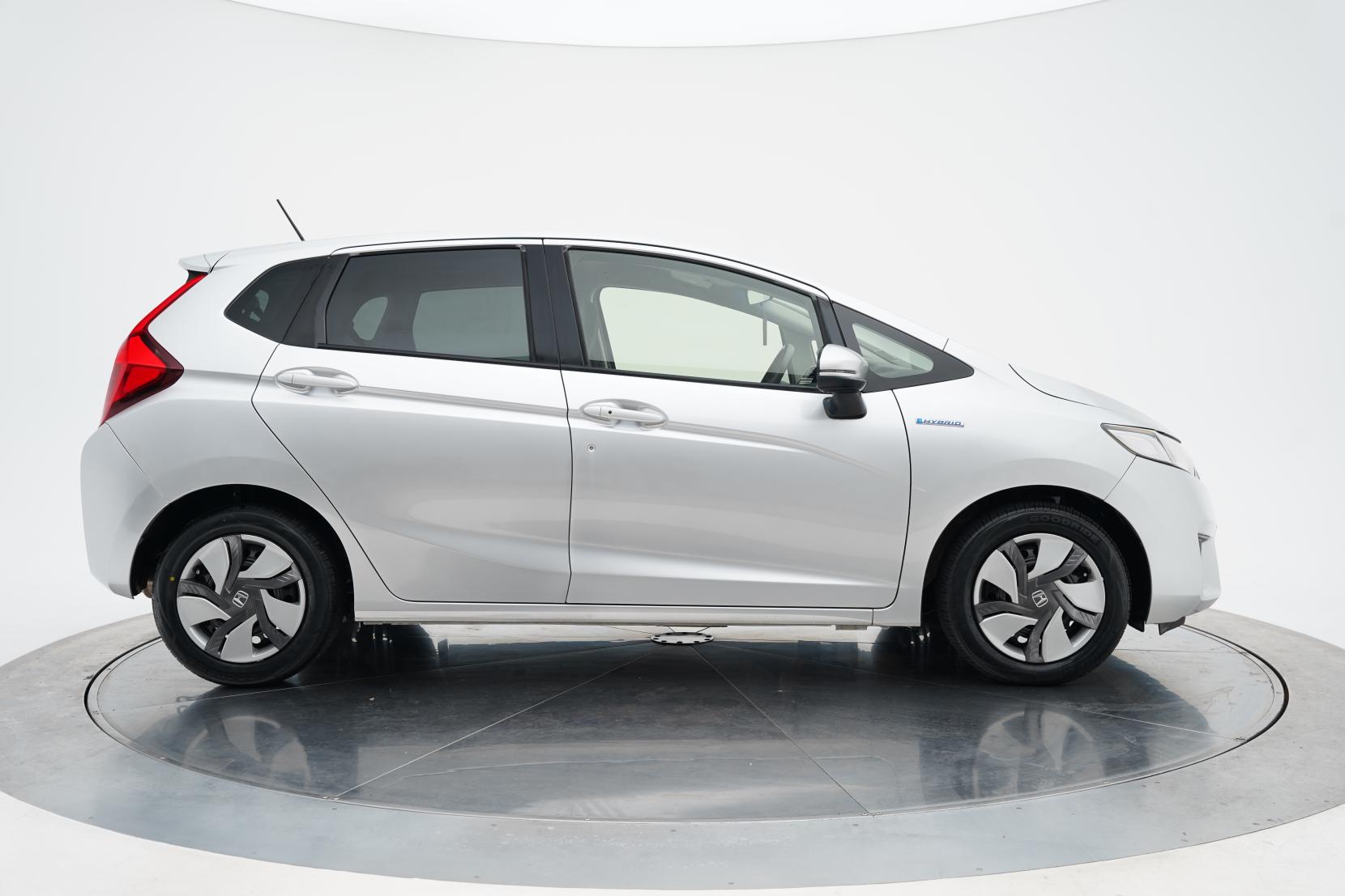 Honda Fit 1.5 HYBRID F PACKAGE