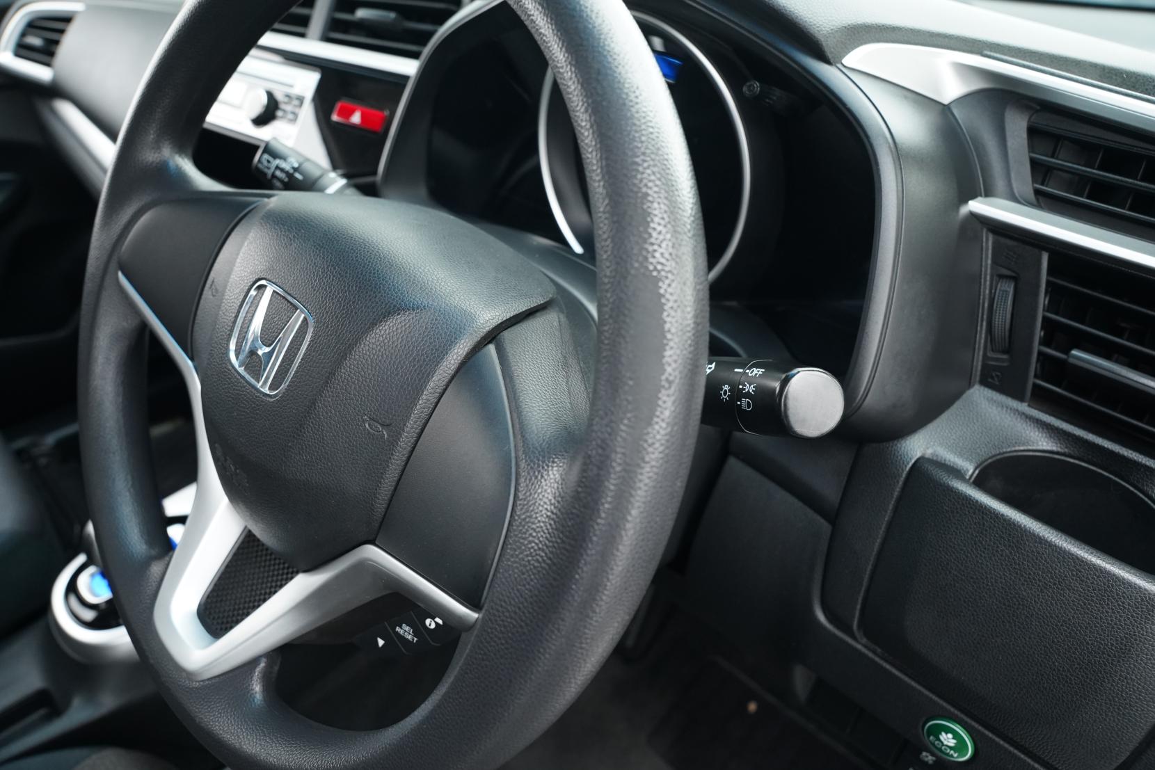 Honda Fit 1.5 HYBRID F PACKAGE