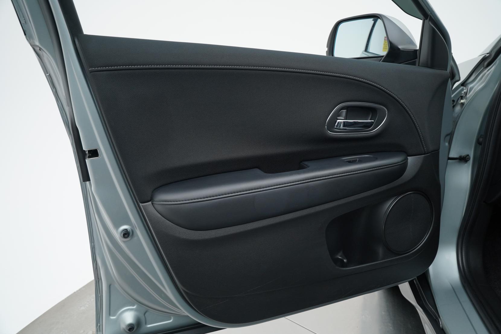 Honda Vezel HYBRID Hybrid X L Package 4WD