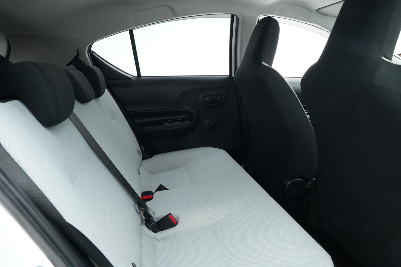 Toyota Aqua 1.5 L FACE-LIFT