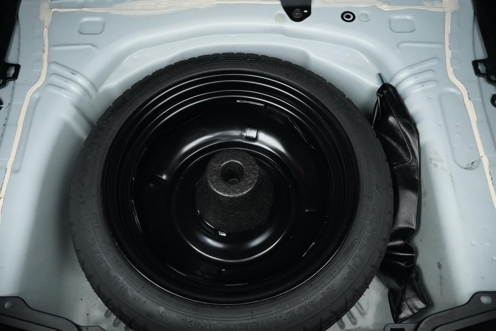 Toyota Aqua 1.5 L FACE-LIFT