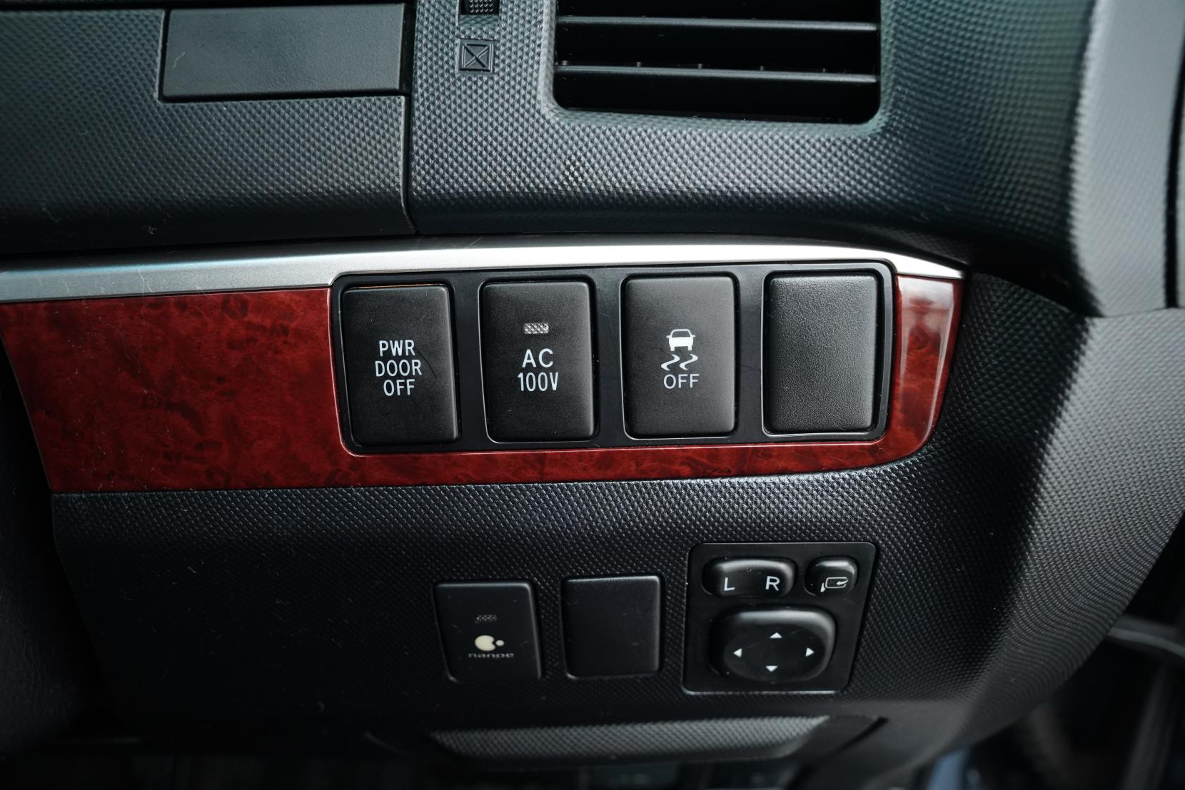 Toyota Estima 2.4 HYBRID AERAS 4WD