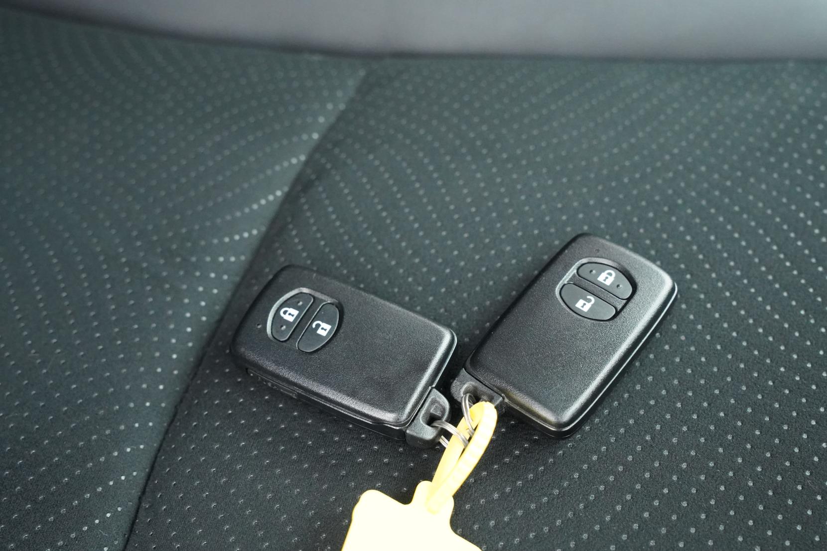 Toyota Prius 1.8 Alpha G 5 Seater