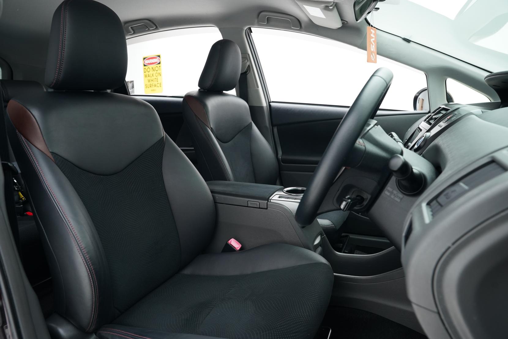 Toyota Prius 1.8 Alpha G 5 Seater