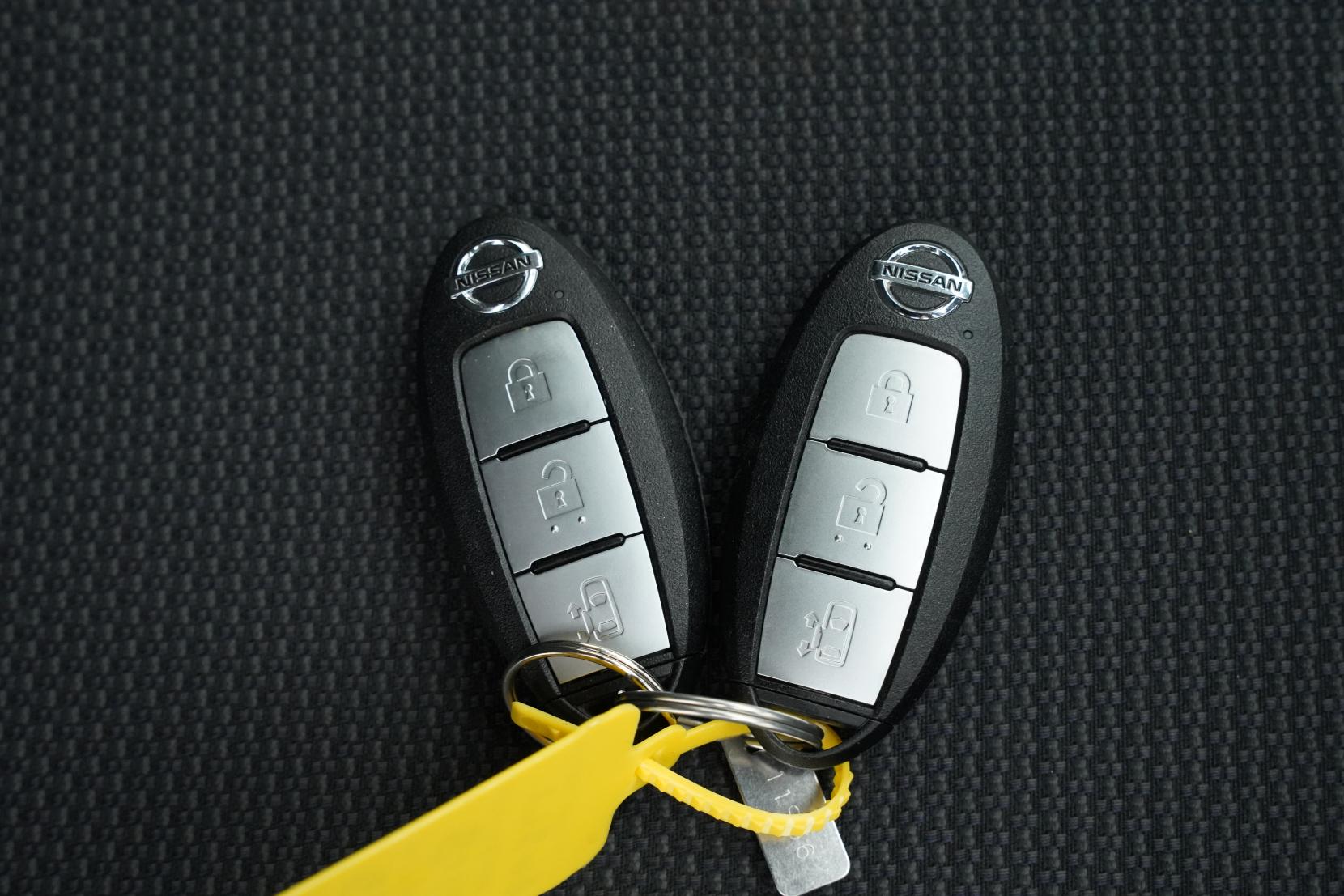 Nissan Serena (1991 – present) 2.0 Hybrid X 8seats