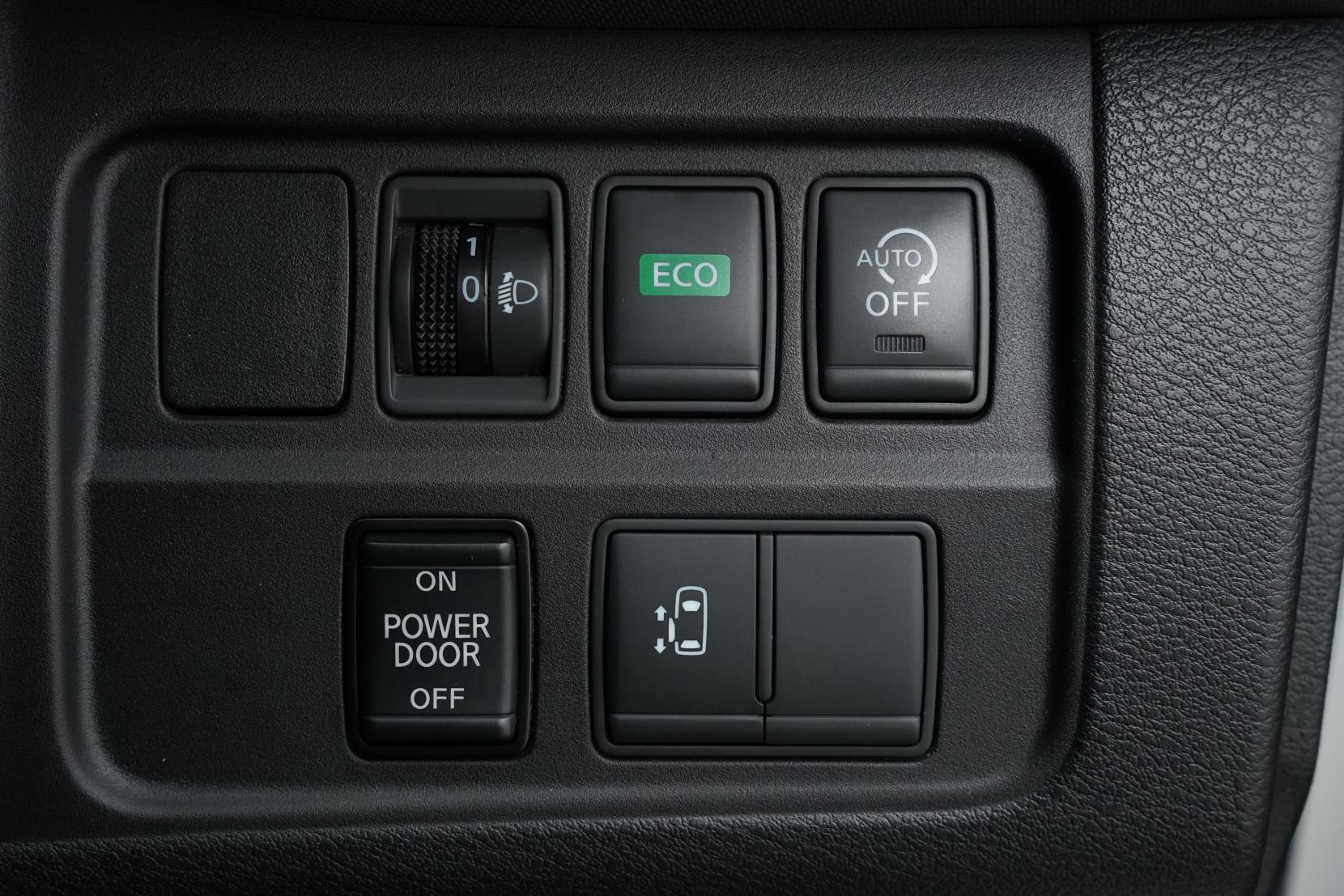 Nissan Serena (1991 – present) 2.0 Hybrid X 8seats