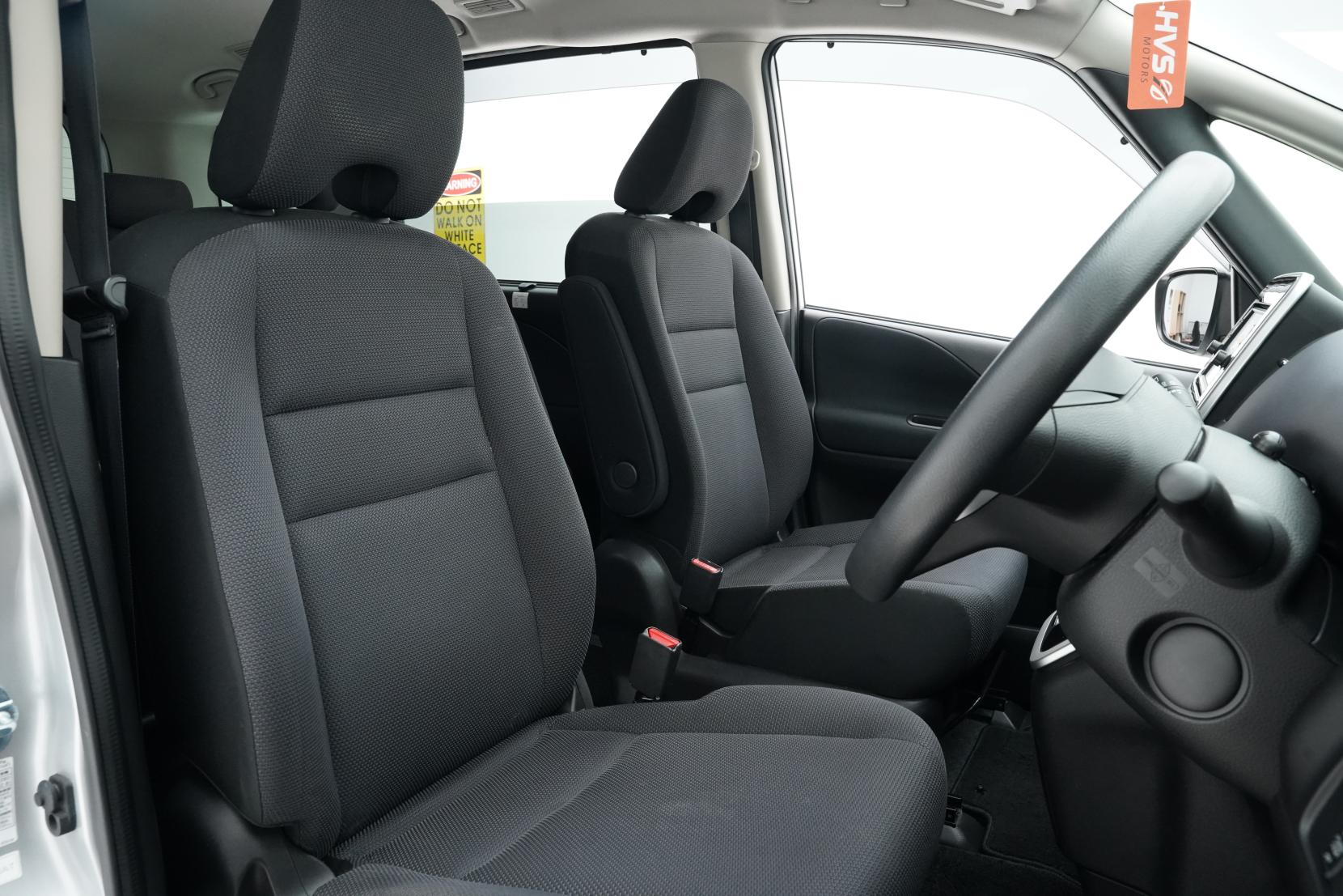 Nissan Serena (1991 – present) 2.0 Hybrid X 8seats