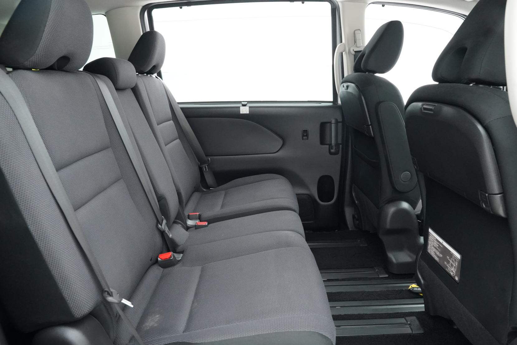 Nissan Serena (1991 – present) 2.0 Hybrid X 8seats