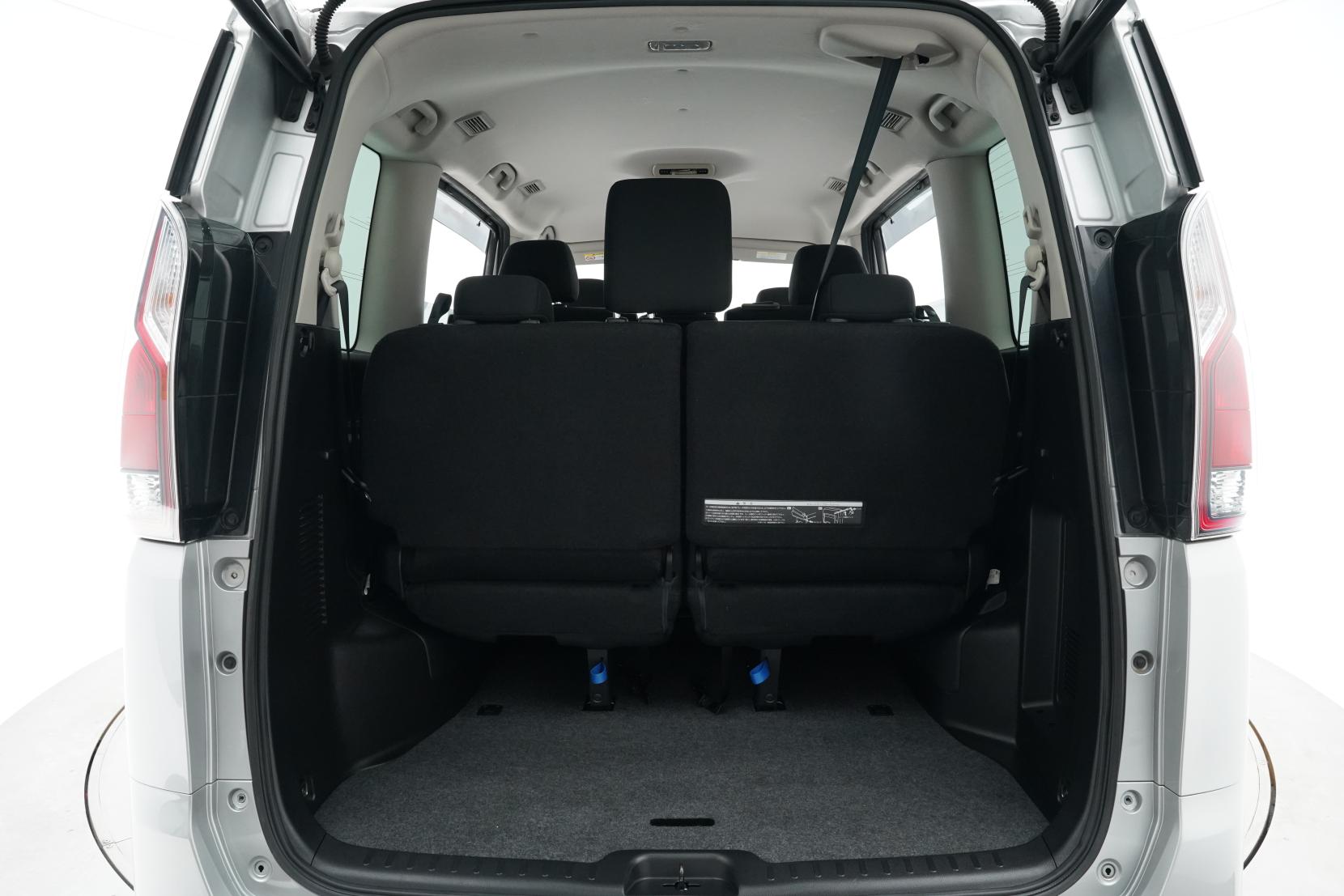 Nissan Serena (1991 – present) 2.0 Hybrid X 8seats