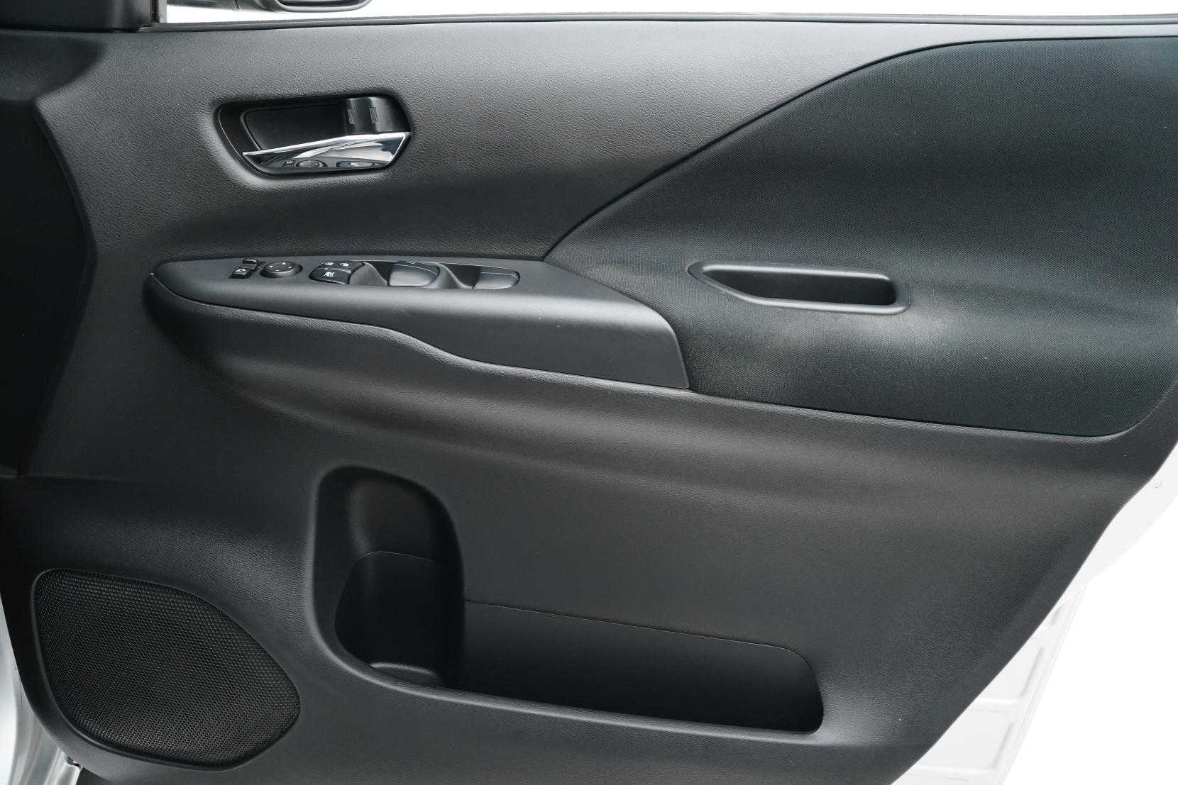 Nissan Serena (1991 – present) 2.0 Hybrid X 8seats