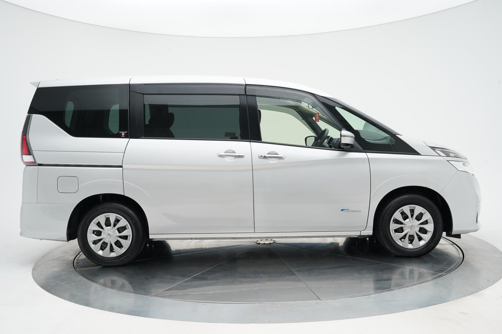 Nissan Serena (1991 – present) 2.0 Hybrid X 8seats