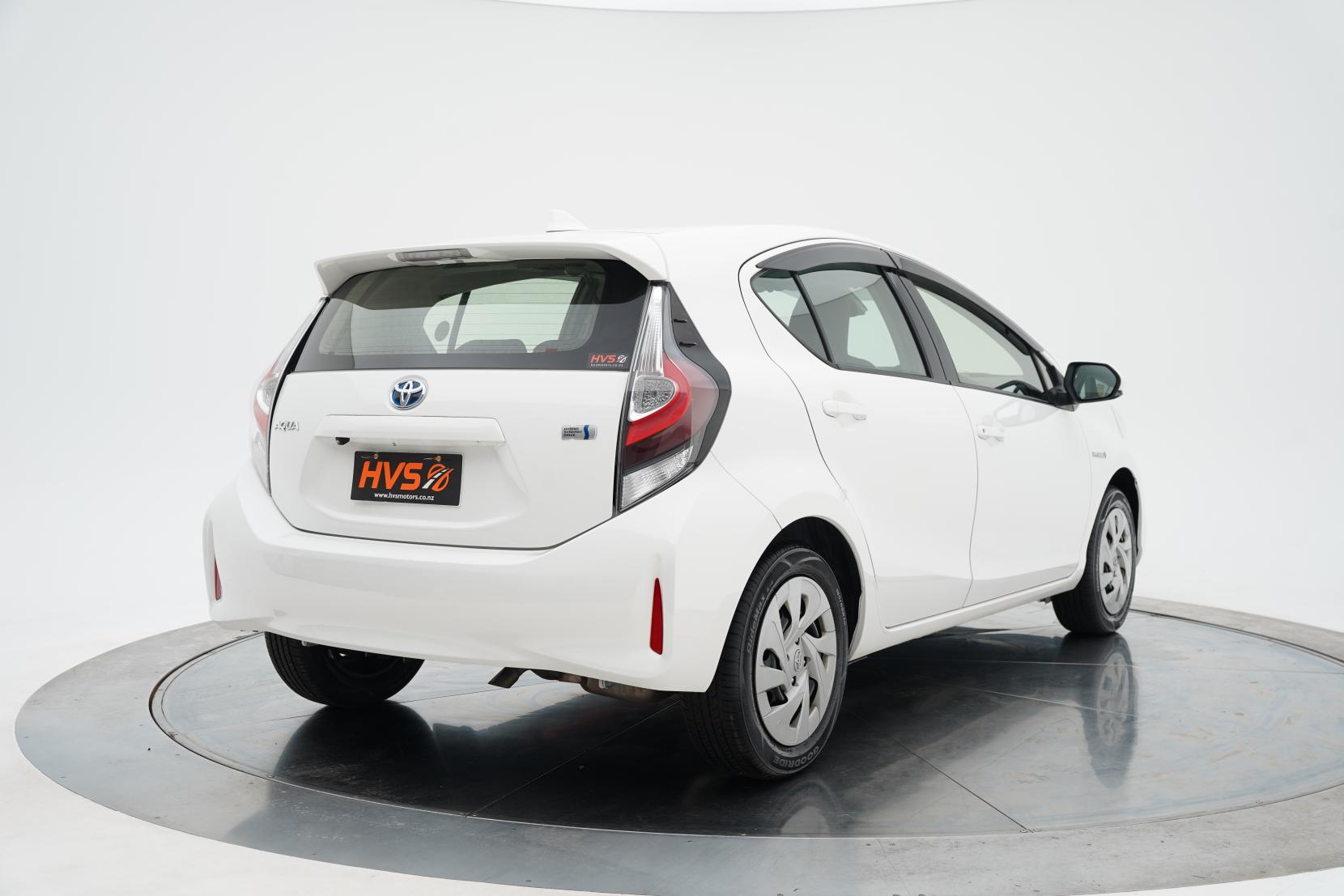 Toyota Aqua 1.5 Hybrid L