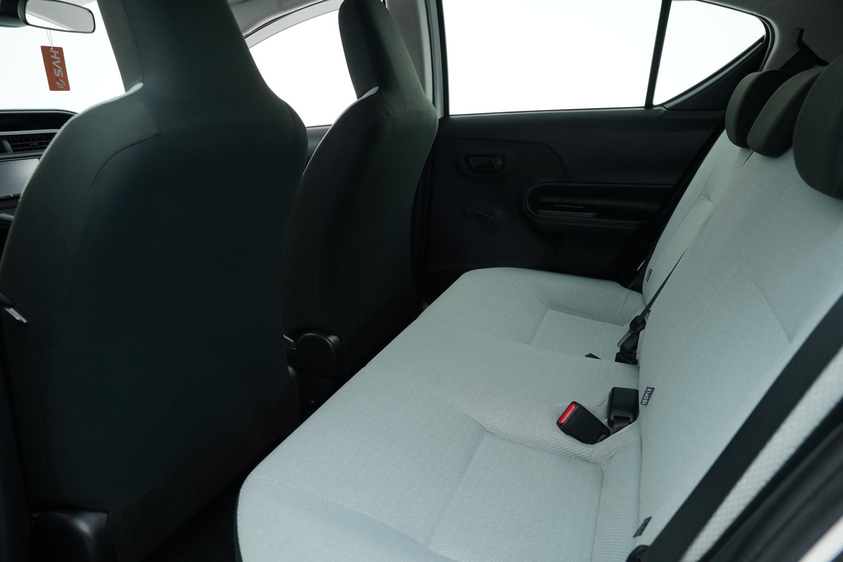 Toyota Aqua 1.5 Hybrid L