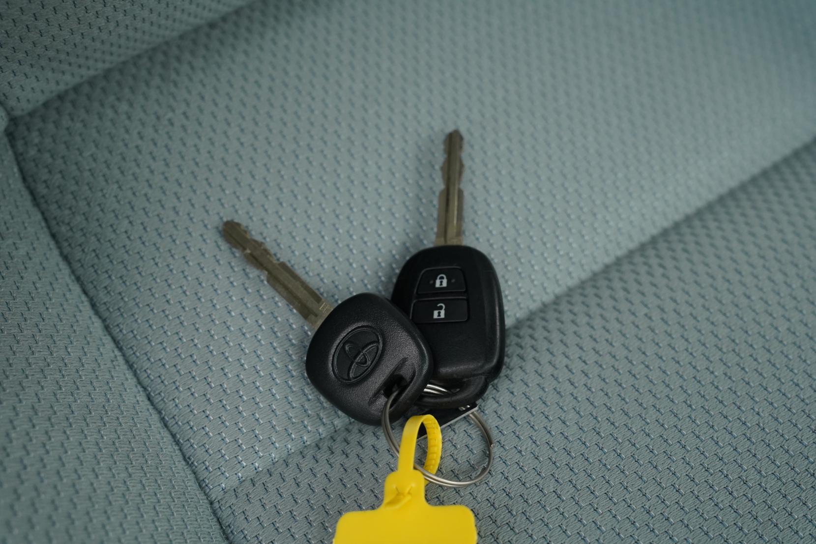 Toyota Aqua 1.5 Hybrid L