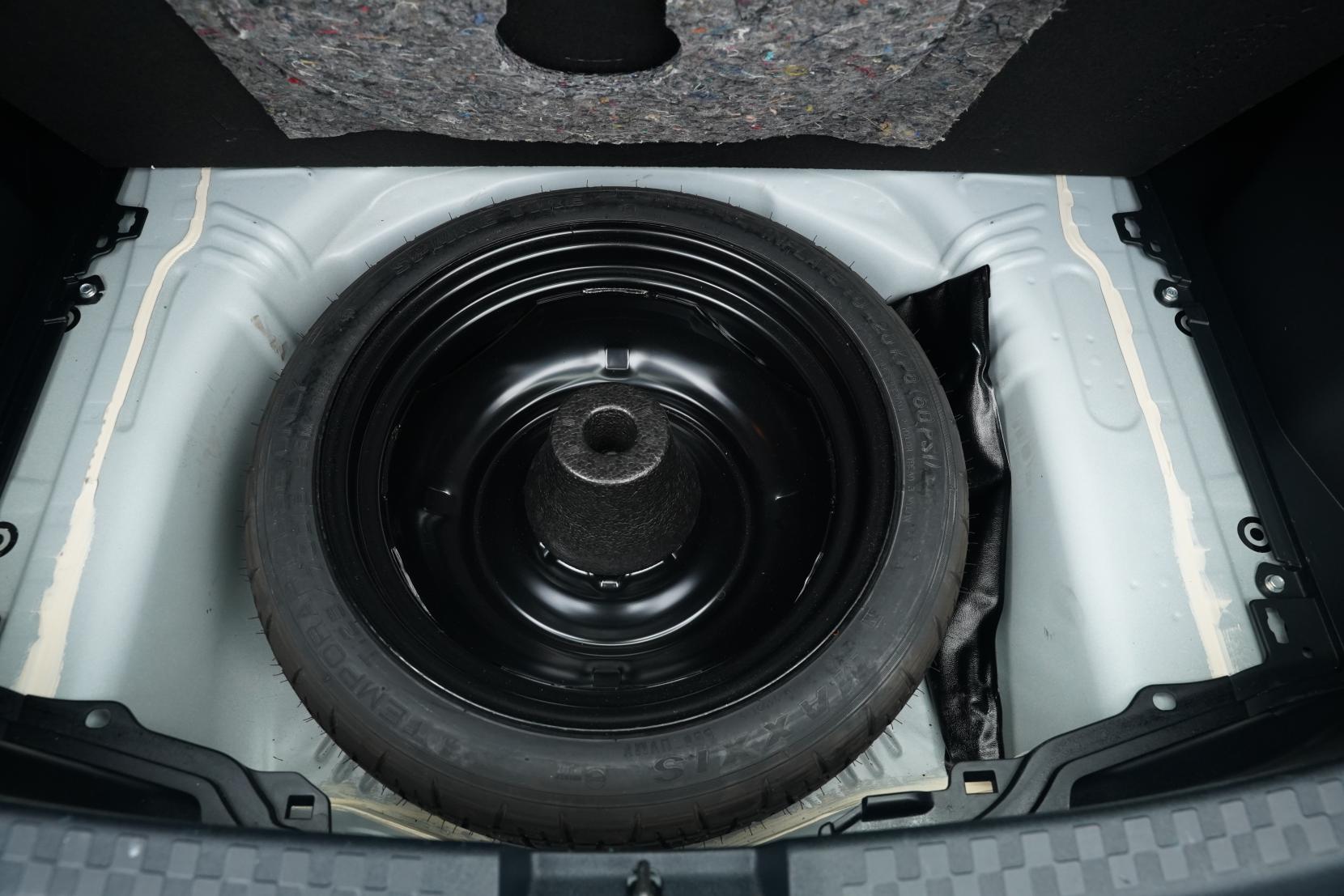 Toyota Aqua 1.5 Hybrid L