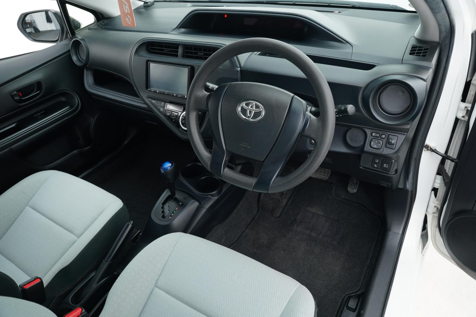 Toyota Aqua 1.5 Hybrid L