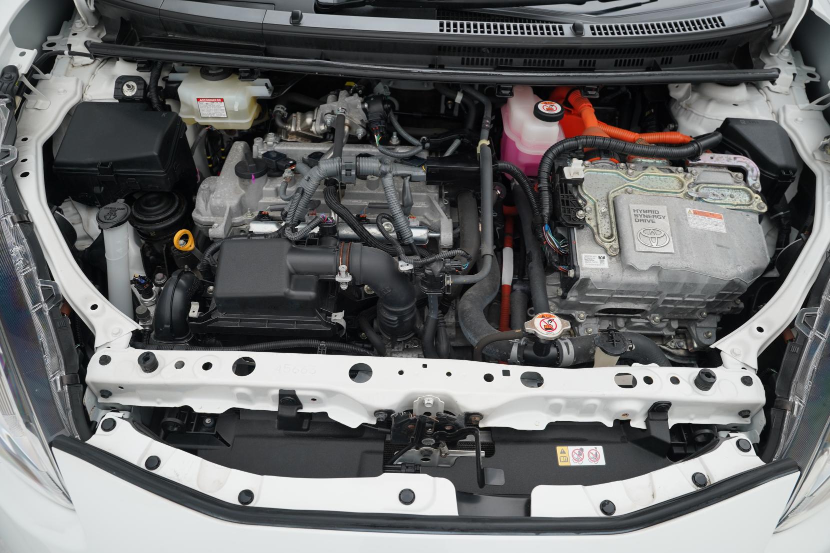 Toyota Aqua 1.5 Hybrid L