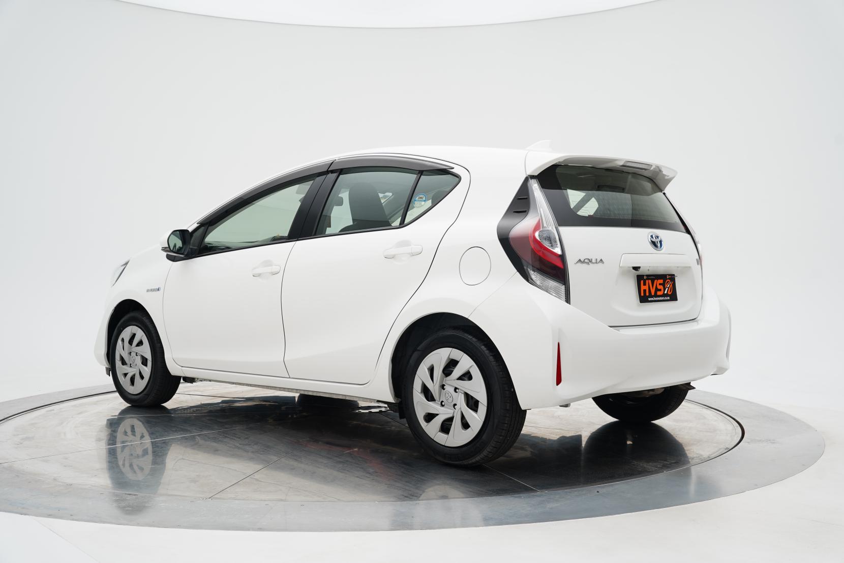 Toyota Aqua 1.5 Hybrid L